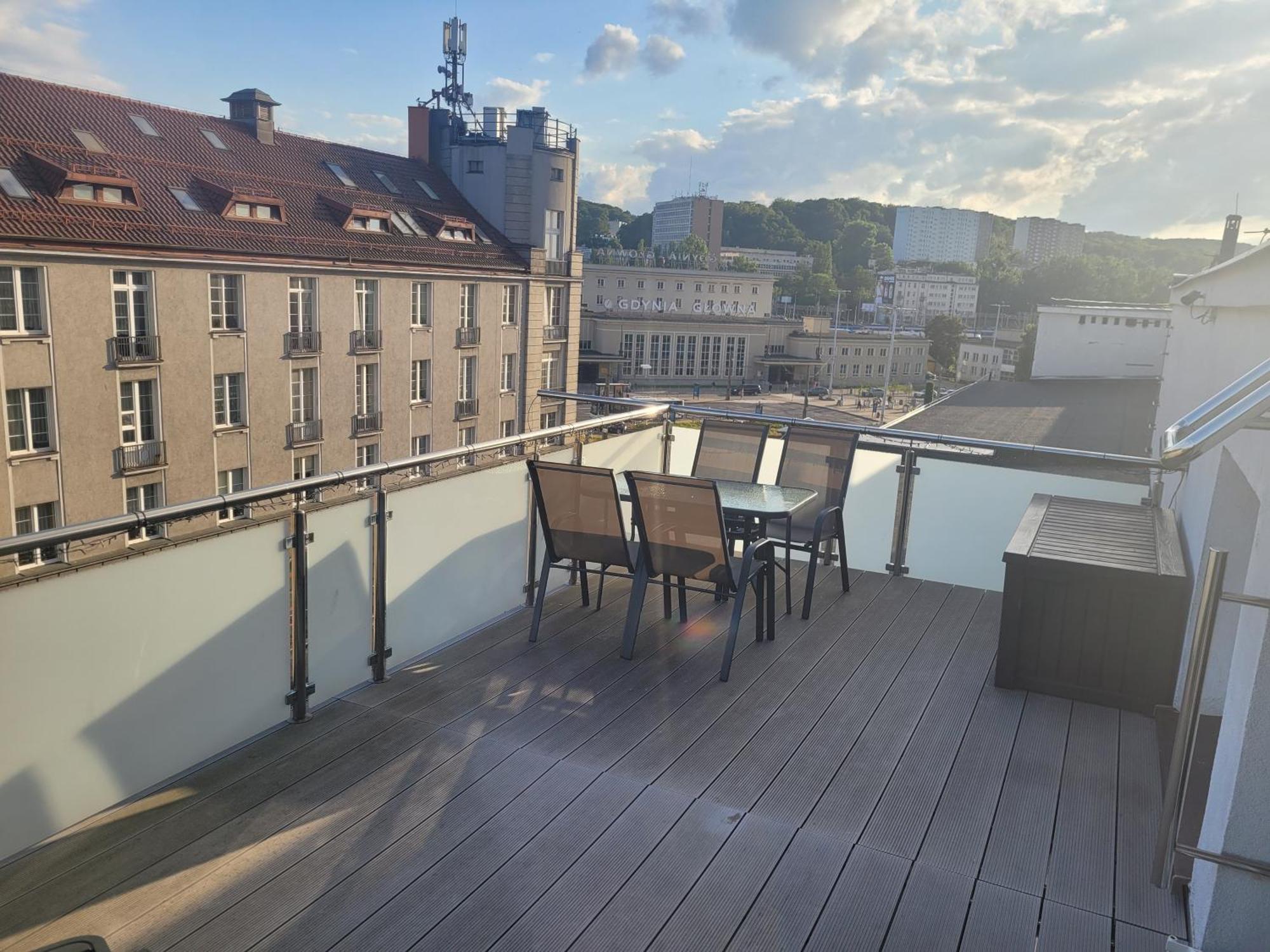 - Centre Main Station 170m Apartment
